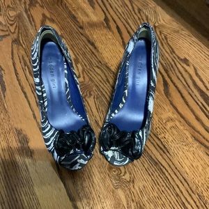 Woman’s Madden Girl Navy & Cream Heels, Size 7